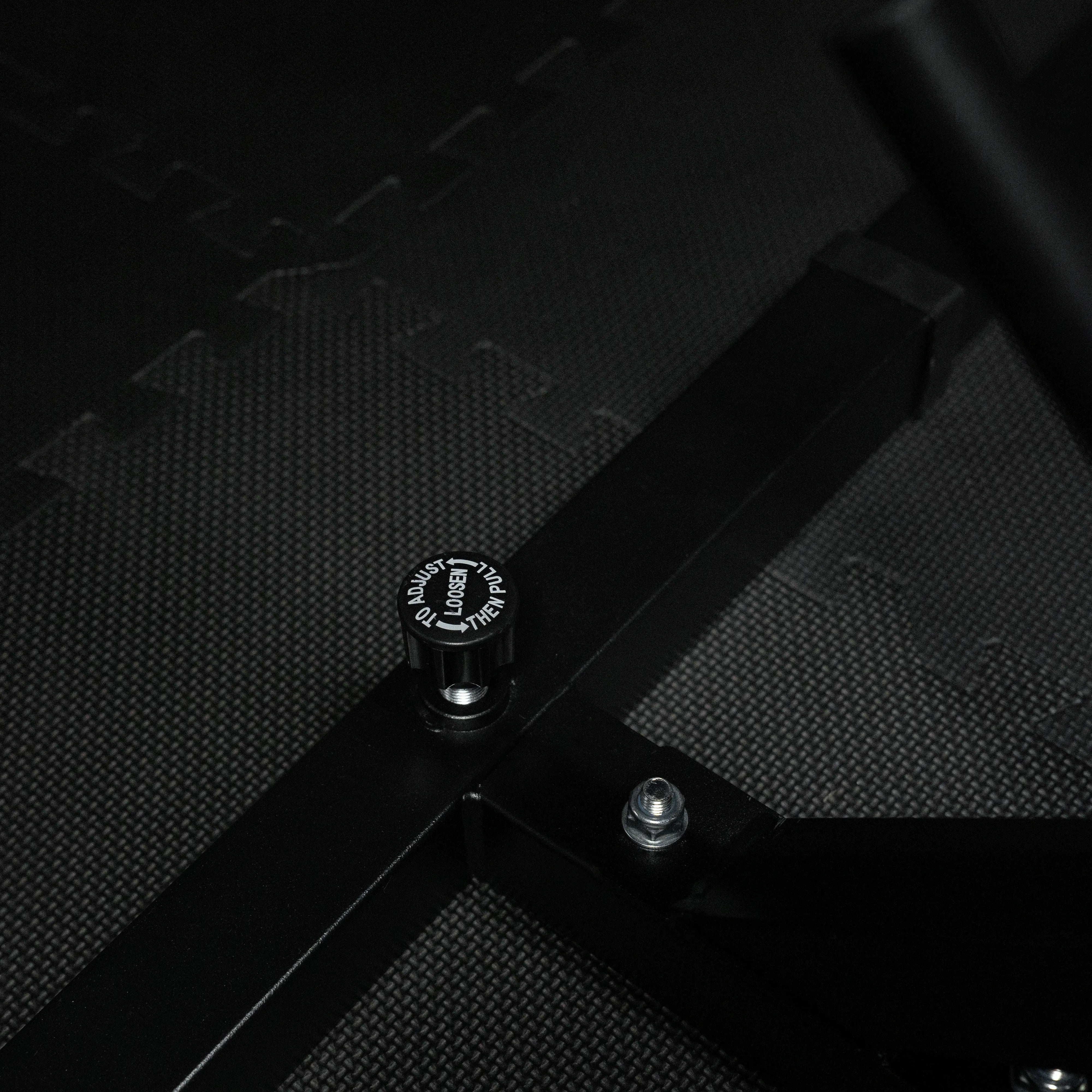 gyronetics-e-series-squat-rack-verstellbar-mit-ablage image 5