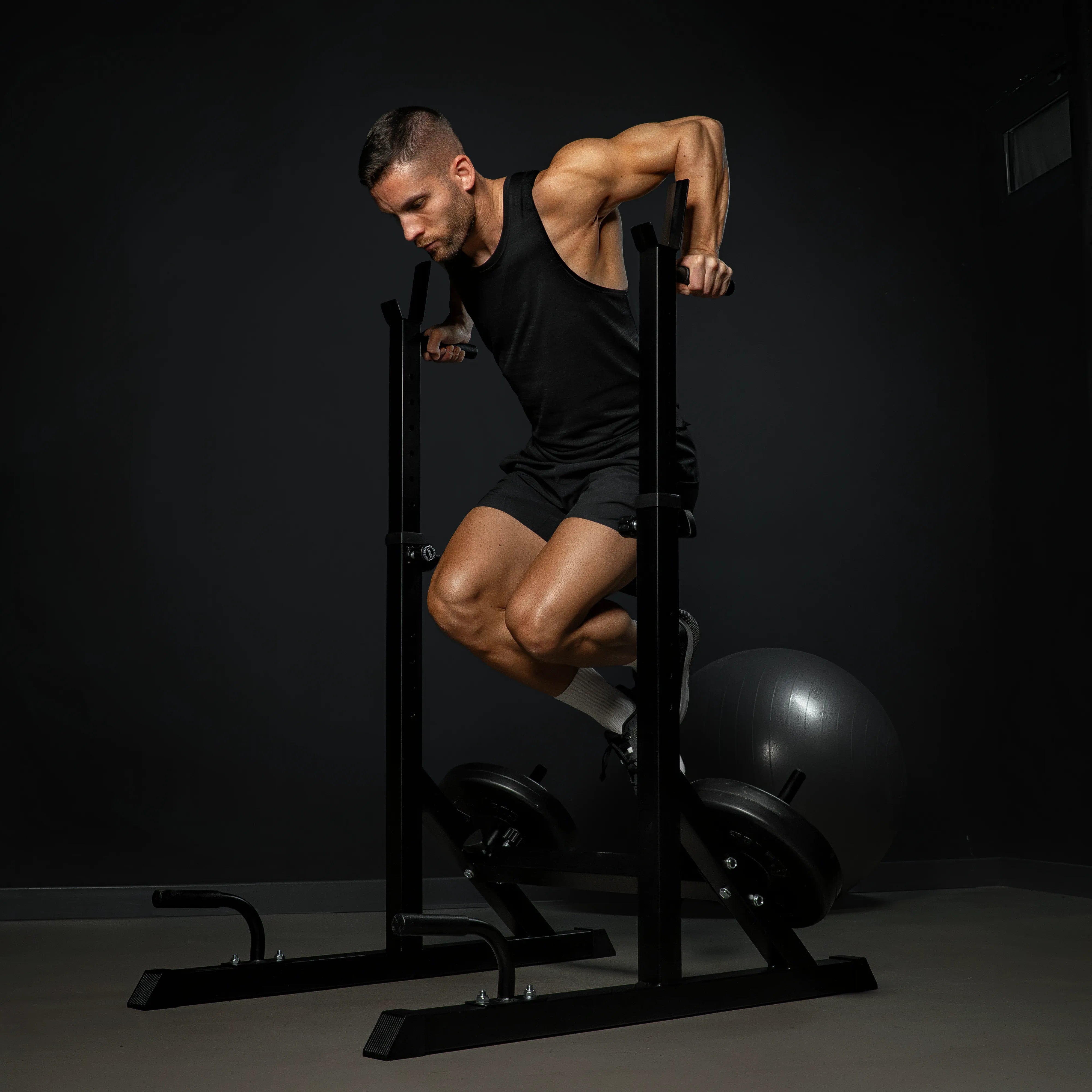 gyronetics-e-series-squat-rack-verstellbar-300-kg-mit-dip-griffen image 2